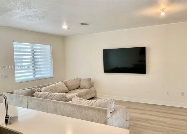 4700 NW 84th Ave 15, Doral, FL 33166