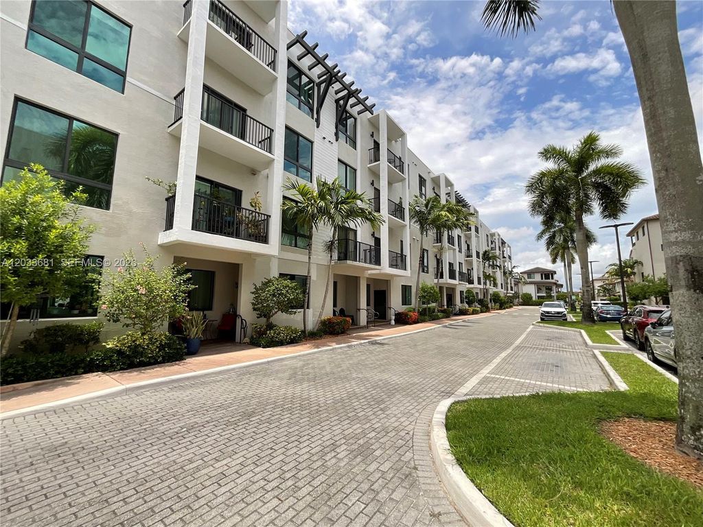 4700 NW 84th Ave 15, Doral, FL 33166