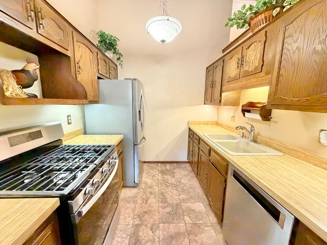 4685 High Point Drive 17, Rockford, IL 61114