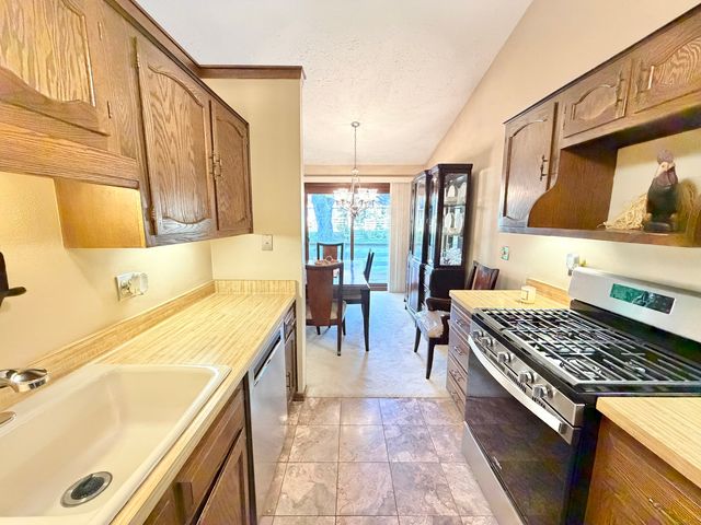 4685 High Point Drive 17, Rockford, IL 61114