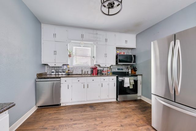308 W Gilmer Street, Ennis, TX 75119
