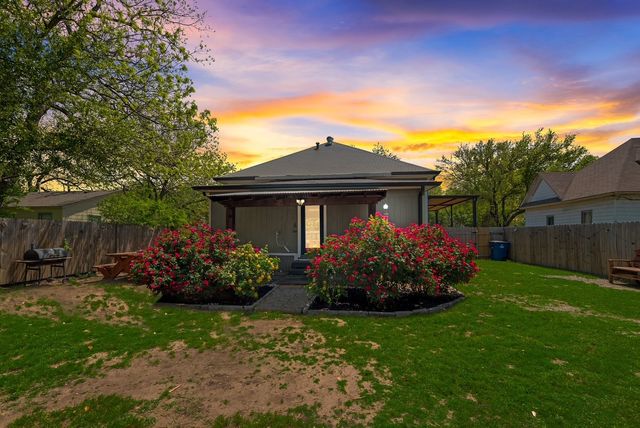 308 W Gilmer Street, Ennis, TX 75119