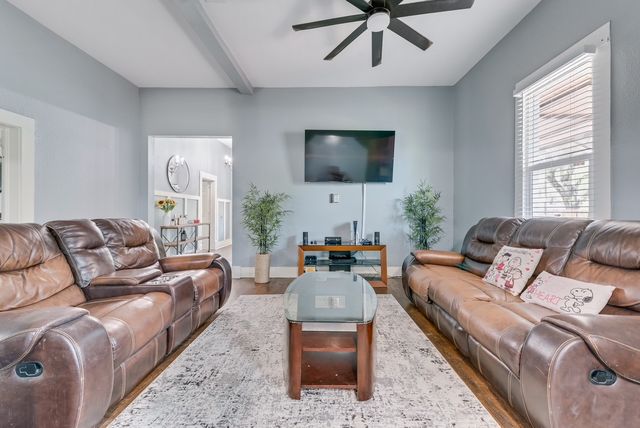 308 W Gilmer Street, Ennis, TX 75119