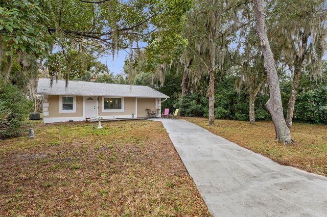 690 E JACKSON AVENUE, Mount Dora, FL 32757