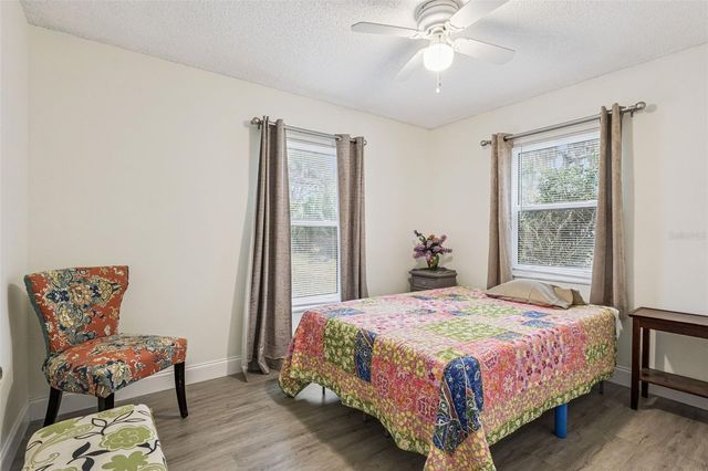 690 E JACKSON AVENUE, Mount Dora, FL 32757