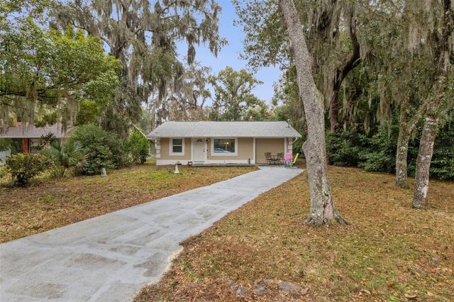 690 E JACKSON AVENUE, Mount Dora, FL 32757