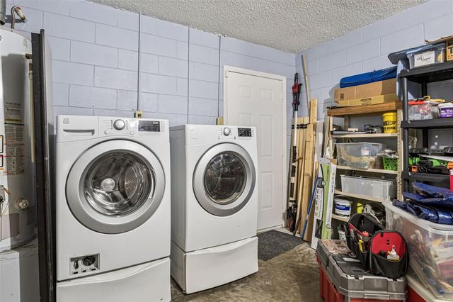 690 E JACKSON AVENUE, Mount Dora, FL 32757