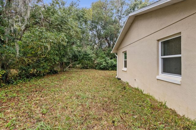690 E JACKSON AVENUE, Mount Dora, FL 32757