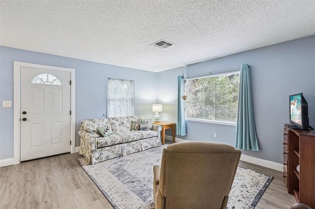 690 E JACKSON AVENUE, Mount Dora, FL 32757