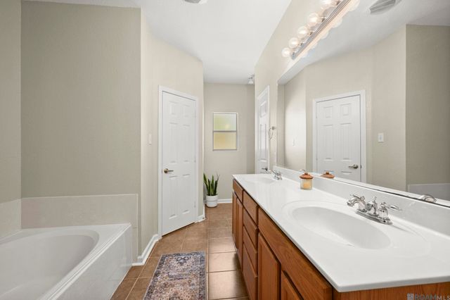 26017 Willow Wood St, Denham Springs, LA 70726