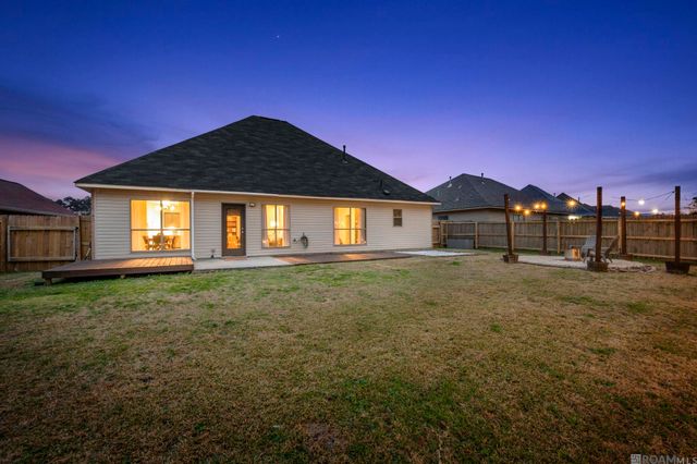 26017 Willow Wood St, Denham Springs, LA 70726