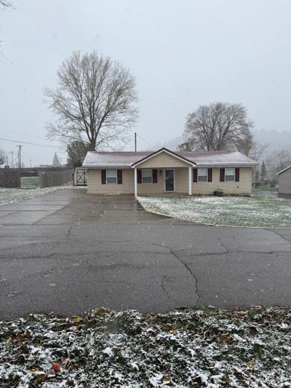 29 Green Valley Road, Vanceburg, KY 41179