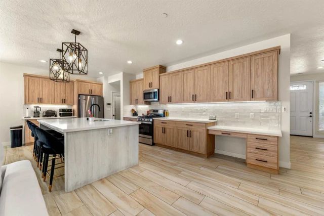 14277 Glenview Court, Victorville, CA 92395