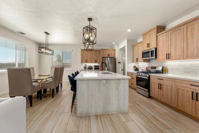 14277 Glenview Court, Victorville, CA 92395