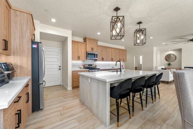 14277 Glenview Court, Victorville, CA 92395