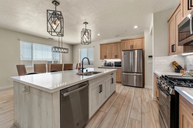 14277 Glenview Court, Victorville, CA 92395