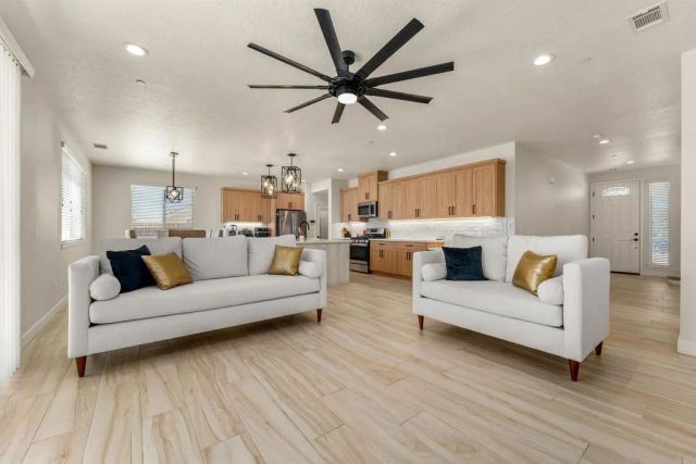 14277 Glenview Court, Victorville, CA 92395