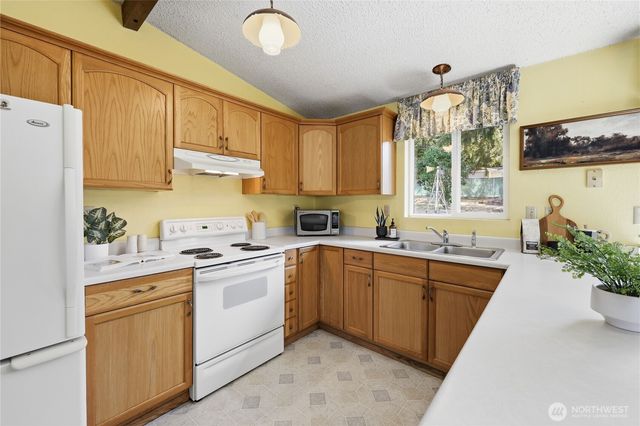 17940 9th Avenue NE, Poulsbo, WA 98370