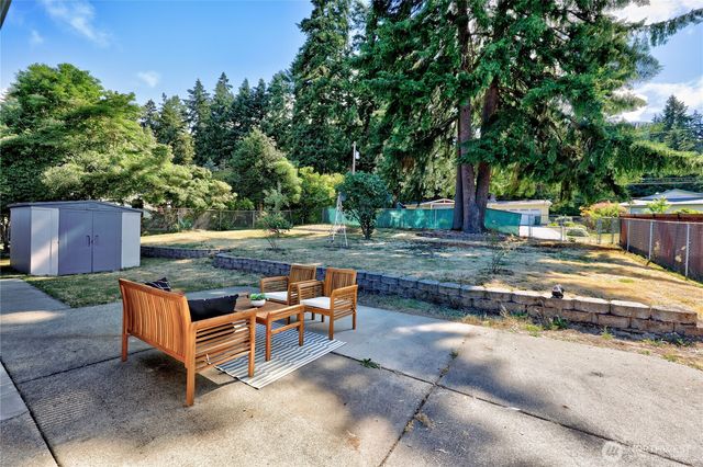 17940 9th Avenue NE, Poulsbo, WA 98370