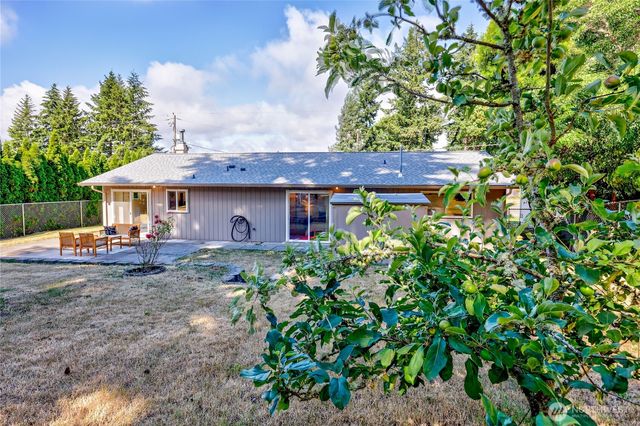 17940 9th Avenue NE, Poulsbo, WA 98370