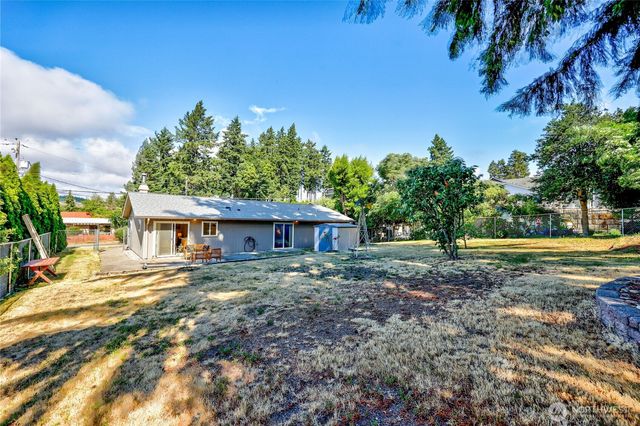 17940 9th Avenue NE, Poulsbo, WA 98370