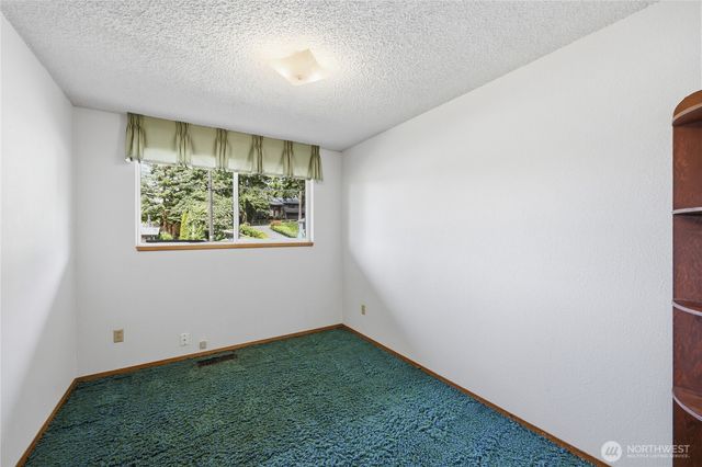 17940 9th Avenue NE, Poulsbo, WA 98370