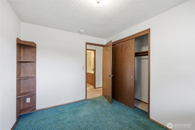 17940 9th Avenue NE, Poulsbo, WA 98370