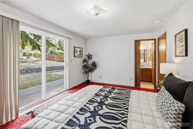 17940 9th Avenue NE, Poulsbo, WA 98370