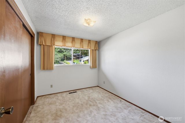 17940 9th Avenue NE, Poulsbo, WA 98370