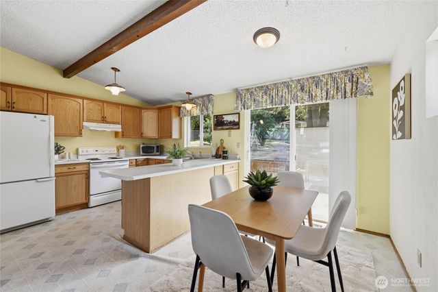 17940 9th Avenue NE, Poulsbo, WA 98370