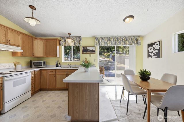 17940 9th Avenue NE, Poulsbo, WA 98370