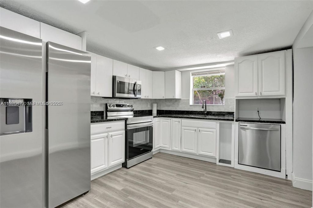 2701 NW 18th Ter A, Oakland Park, FL 33311