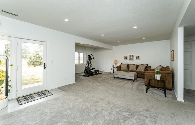 2945 Stonegate Court SW, Rochester, MN 55902