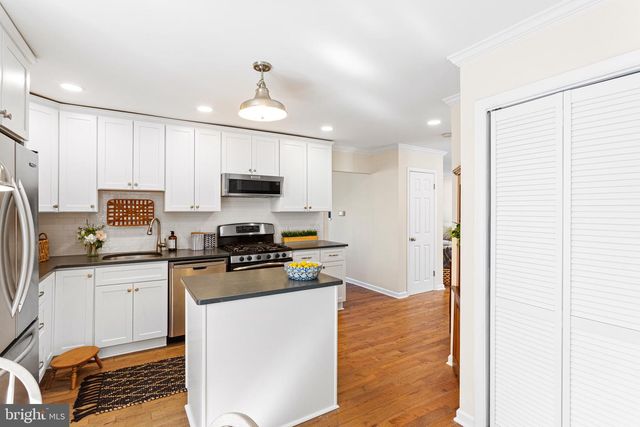 528 THOMAS AVE, Barrington, NJ 08007