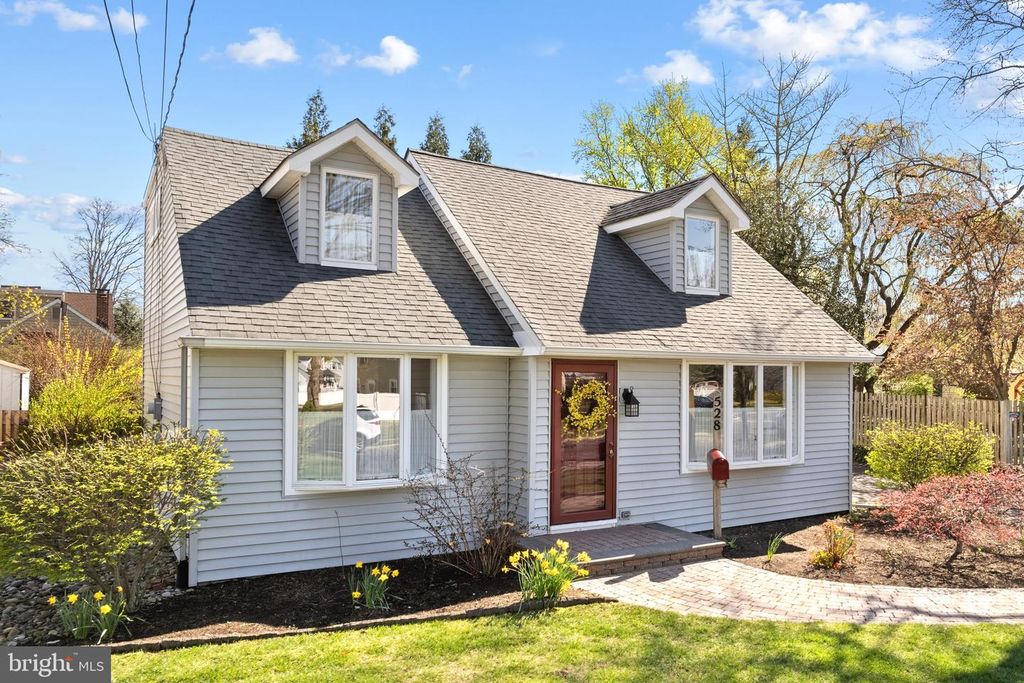 528 THOMAS AVE, Barrington, NJ 08007