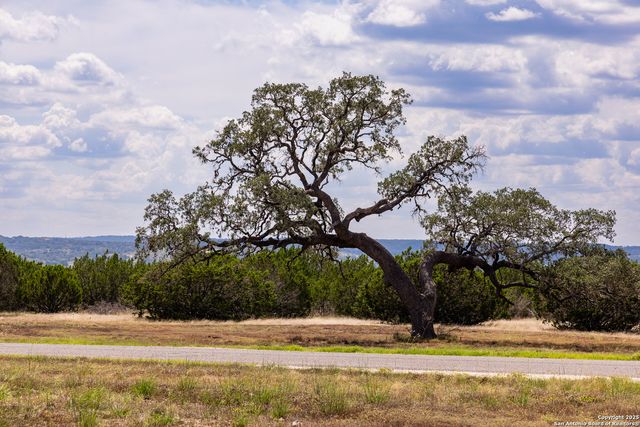 352 Dark Sky Path, Kerrville, TX 78028