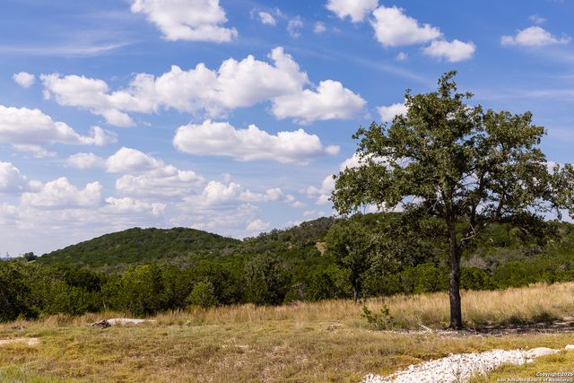 352 Dark Sky Path, Kerrville, TX 78028