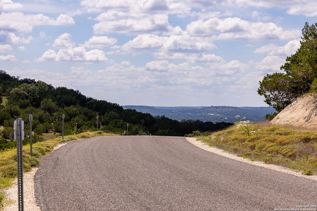 352 Dark Sky Path, Kerrville, TX 78028