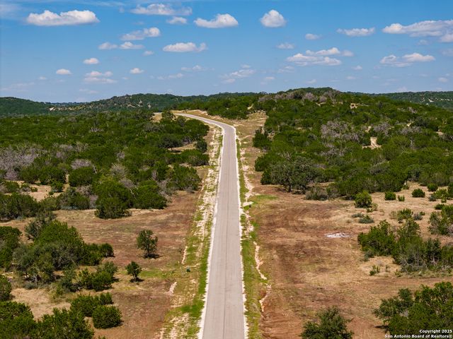 352 Dark Sky Path, Kerrville, TX 78028
