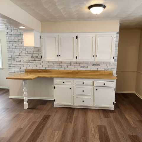 719 Grand Avenue, Loves Park, IL 61111