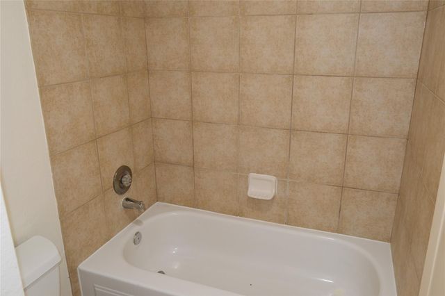 2001 Bering Drive 2F, Houston, TX 77057