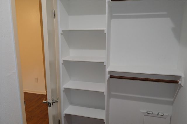 2001 Bering Drive 2F, Houston, TX 77057