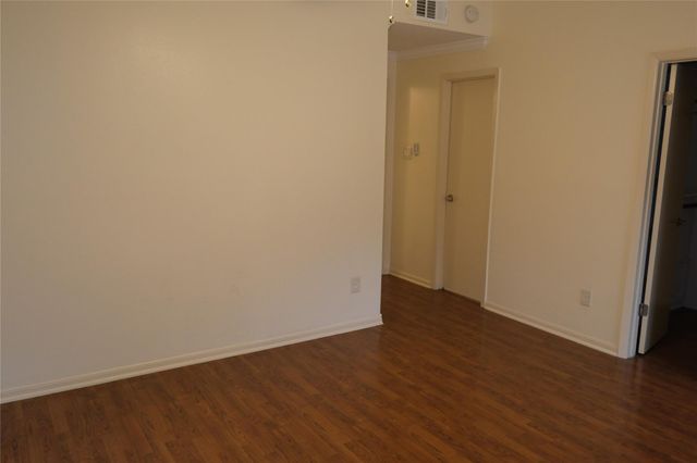 2001 Bering Drive 2F, Houston, TX 77057