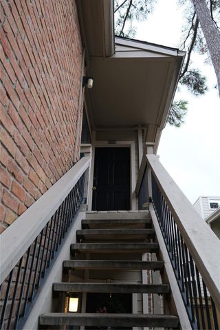 2001 Bering Drive 2F, Houston, TX 77057