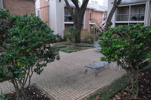 2001 Bering Drive 2F, Houston, TX 77057