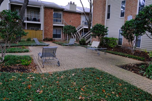 2001 Bering Drive 2F, Houston, TX 77057