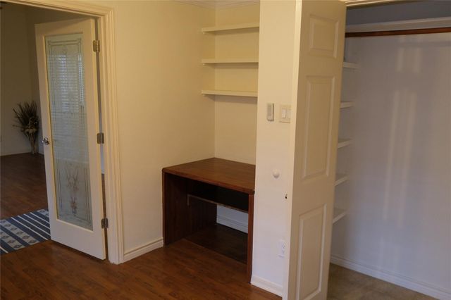 2001 Bering Drive 2F, Houston, TX 77057