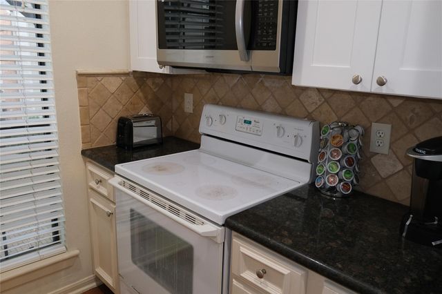 2001 Bering Drive 2F, Houston, TX 77057