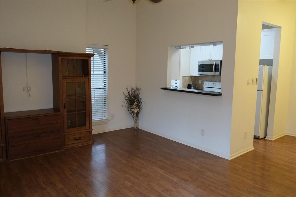 2001 Bering Drive 2F, Houston, TX 77057