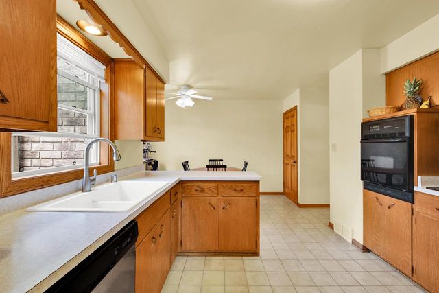 W64N353 Madison AVENUE, Cedarburg, WI 53012